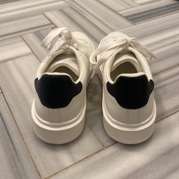 Steve Madden sneakers - Picture 3 of 5